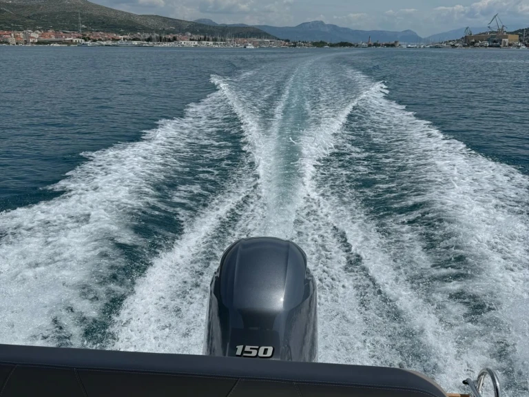 Wynajmij Motorówka z lub bez skippera speedy w Trogir