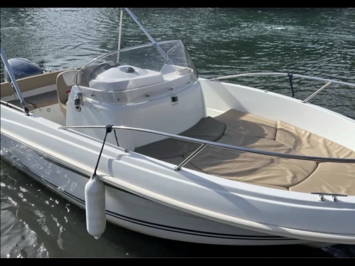 Wynajmij Jeanneau Cap Camarat 5.5 CC Style w Fréjus
