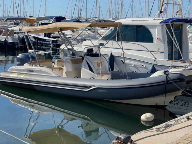 Łódż półsztywna do wynajmu w Hyeres w najlepszej cenie