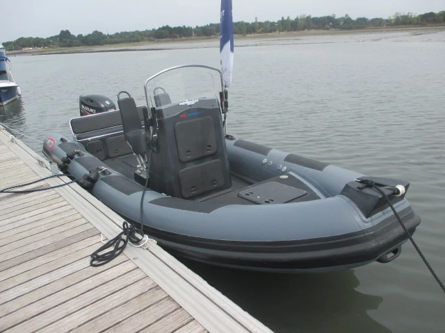 Wynajmij Łódż półsztywna z lub bez skippera Searib's w Vannes