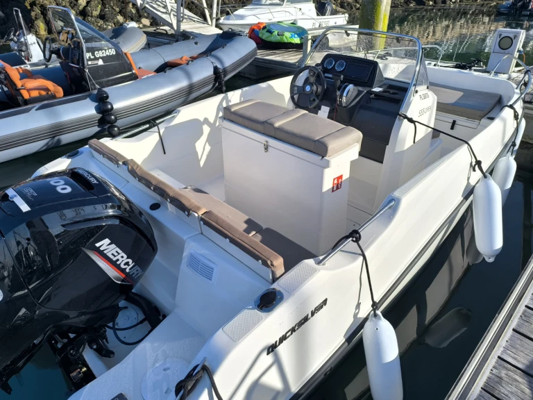 Wynajem Motorówka Quicksilver z patentem 