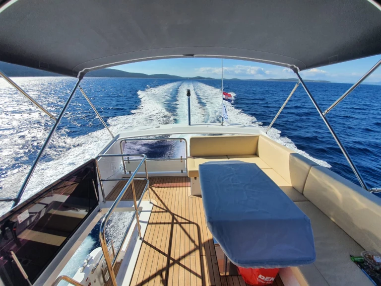 Wynajem Luksusowy jacht Sealine z patentem 