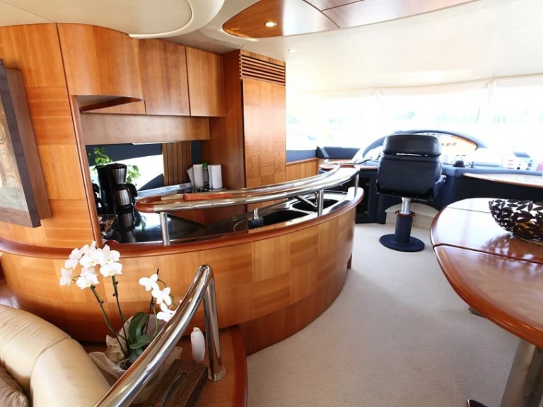 Wynajem łodzi Podstrana tanio Princess 62 Fly