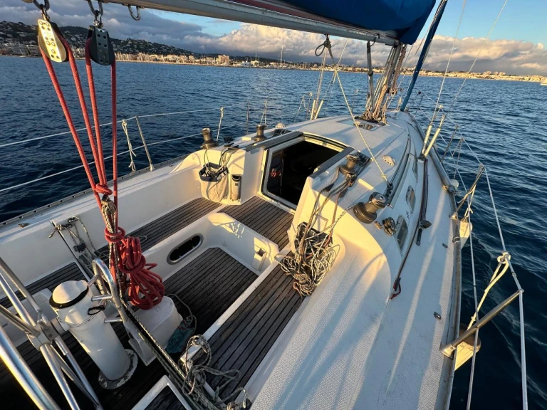 Wynajmij Żaglowiec z lub bez skippera Jeanneau w Hyeres