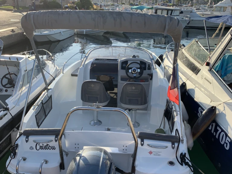 Jeanneau Cap Camarat 5.5 WA Serie 2 między profesjonalistami a osobami prywatnymi w Cavalaire-sur-Mer