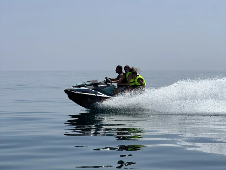 Sea-Doo GTI SE 170 AUDIO między profesjonalistami a osobami prywatnymi w Cascais
