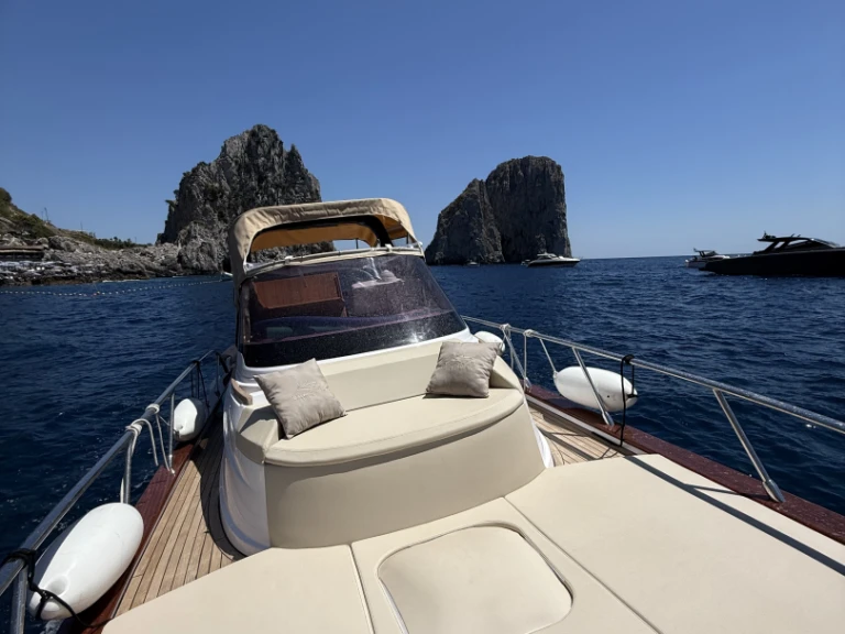 Mimi 8.50 między profesjonalistami a osobami prywatnymi w Positano