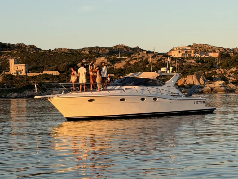Novamarine Ten hd między profesjonalistami a osobami prywatnymi w L'Arcipelago della Maddalena