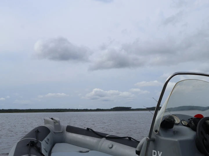 Łódż półsztywna do wynajmu w Francja w najlepszej cenie