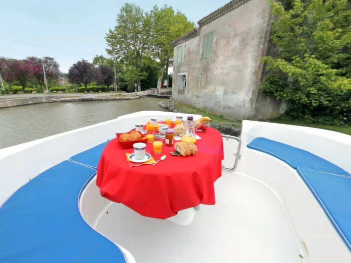 Wynajem Motorówka Le Boat z patentem 