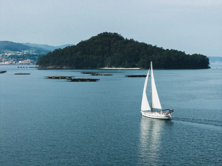 Jeanneau Sun Odyssey 42 między profesjonalistami a osobami prywatnymi w Combarro