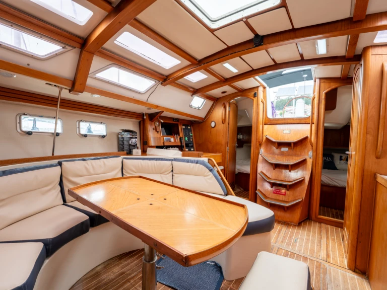 Wynajem w Combarro- Jeanneau Sun Odyssey 42 na SamBoat