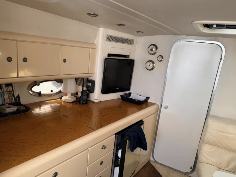 Sunseeker San Remo 35 między profesjonalistami a osobami prywatnymi w Cannes