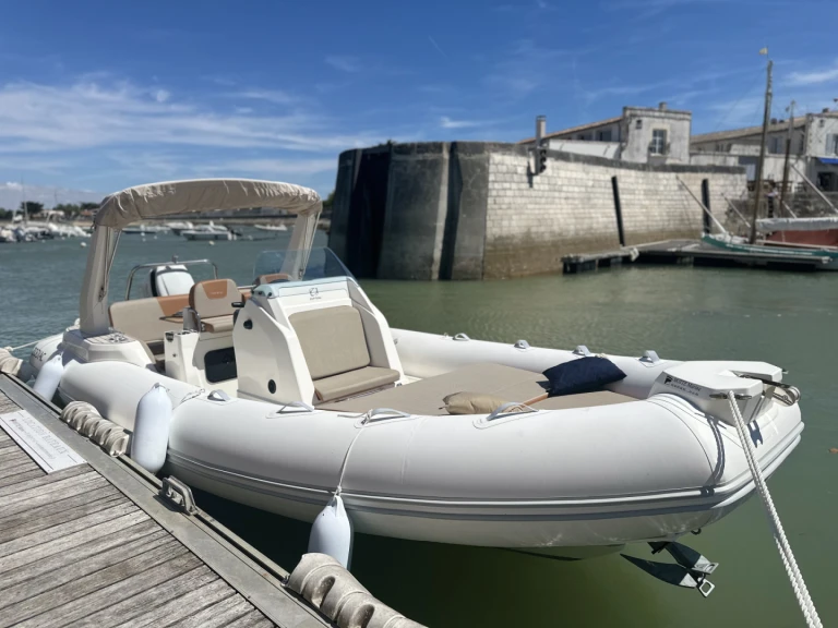 Wynajem łodzi Zodiac Medline 7.5 w La Flotte na SamBoat 