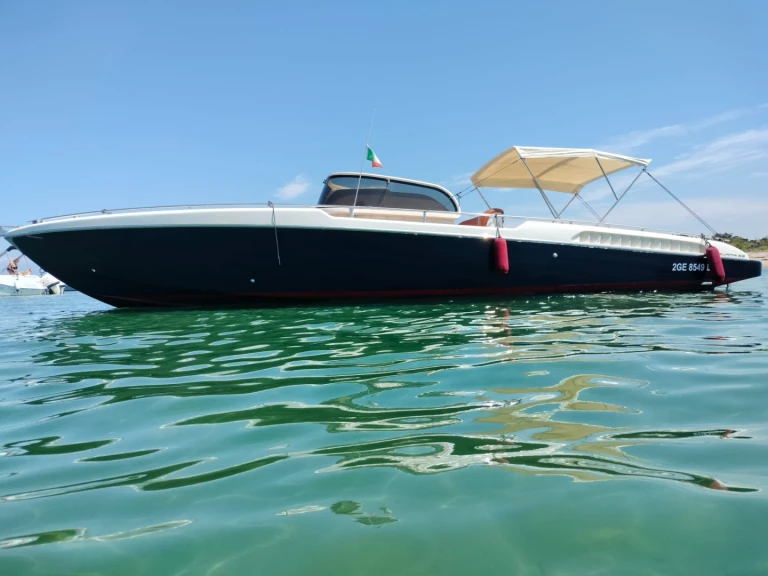 Supermarine  Iguana 36 między profesjonalistami a osobami prywatnymi w Viareggio