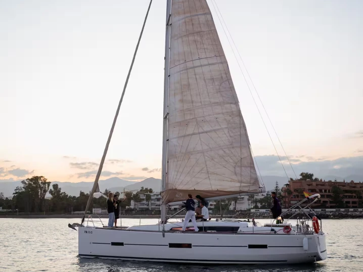 Żaglowiec do wynajmu w Puerto Banús w najlepszej cenie