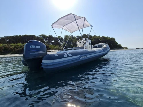 Wynajem Łódż półsztywna Joker Boat z patentem 