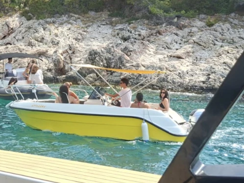 Wynajem łodzi Hvar tanio Eden 18