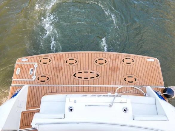 Cruisers Yacht 447 między profesjonalistami a osobami prywatnymi w New York (City)