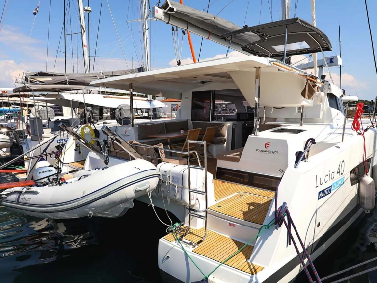 Wynajem Katamaran w Pula - Fountaine Pajot Lucia 40