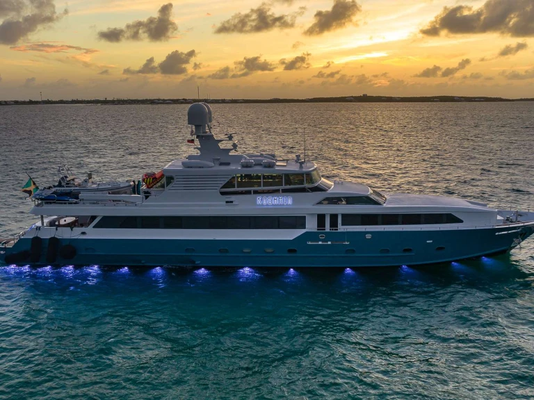 Wynajmij Splendor KASHMIR w Nassau