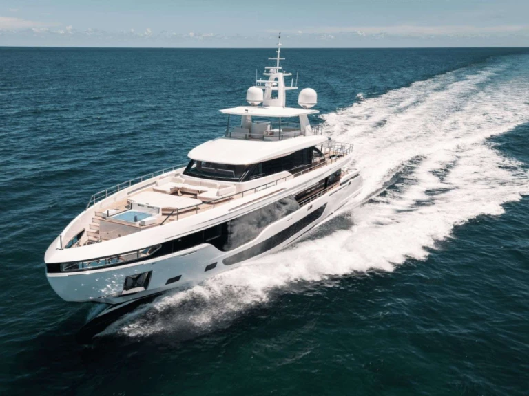Azimut Tycoon między profesjonalistami a osobami prywatnymi w Miami