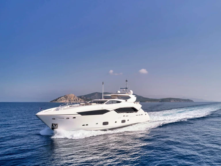 Sunseeker MAKANI II między profesjonalistami a osobami prywatnymi w Ateny