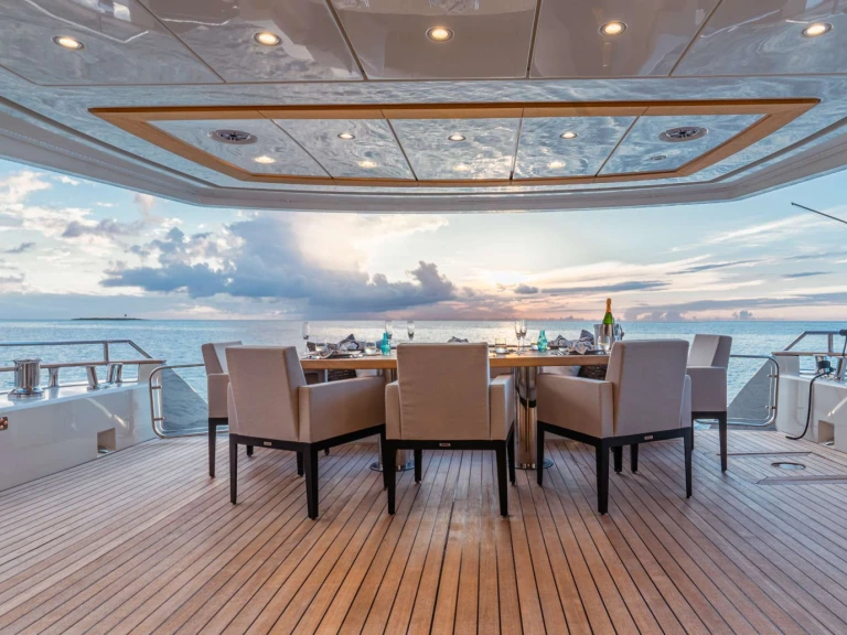 Wynajmij MonteCarloYachts CIELO NERO w Bahamy