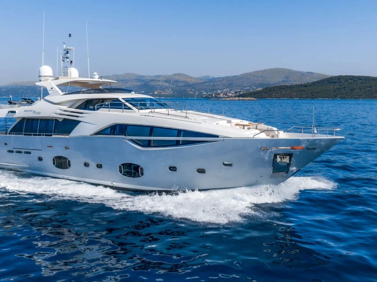 Wynajem Luksusowy jacht Ferretti z patentem 