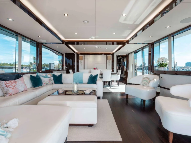 Sunseeker Mirracle między profesjonalistami a osobami prywatnymi w Fort Lauderdale