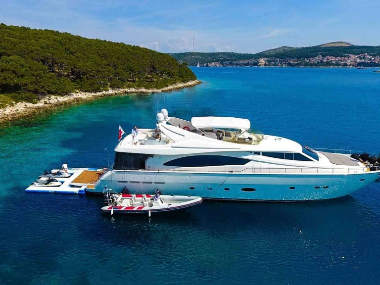 Wynajmij Luksusowy jacht z lub bez skippera Ferretti w Trogir