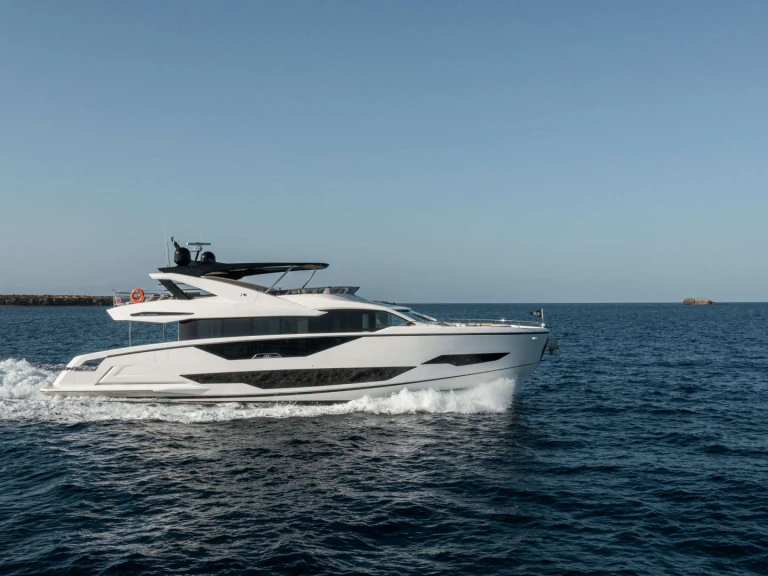 Sunseeker Wyldecrest między profesjonalistami a osobami prywatnymi w Cannes