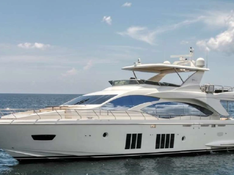 Wynajem łodzi Miami tanio 86  Italian Yacht 