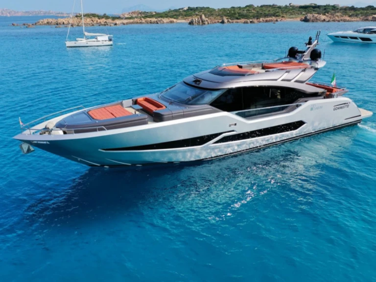 Ab Yachts G FIVE między profesjonalistami a osobami prywatnymi w Sardynia