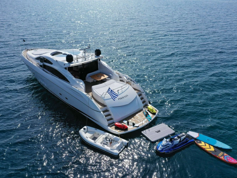Sunseeker PHOENIX między profesjonalistami a osobami prywatnymi w Gouvia