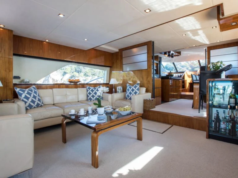 Wynajmij Luksusowy jacht z lub bez skippera Fairline-Squadron w Antibes