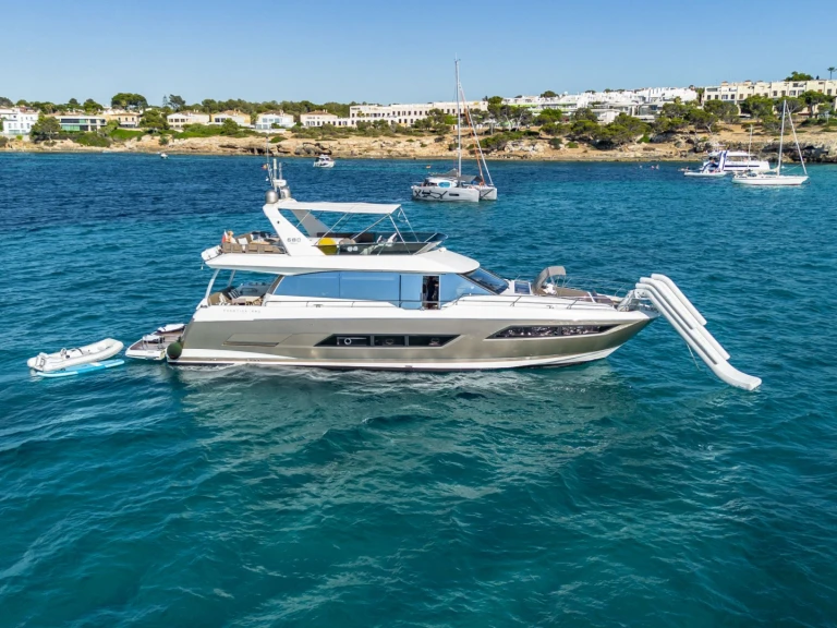 Wynajem Luksusowy jacht Prestige Yachts z patentem 