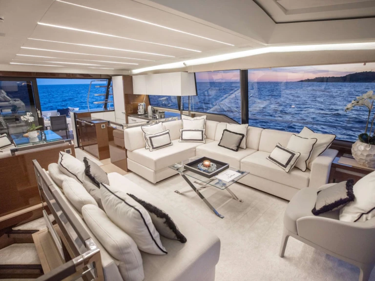 Prestige Yachts Apollonia między profesjonalistami a osobami prywatnymi w Lazurowe Wybrzeże