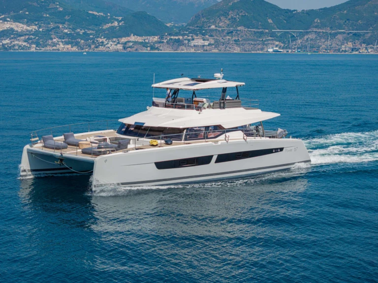 Wynajem Luksusowy jacht Fountaine Pajot z patentem 