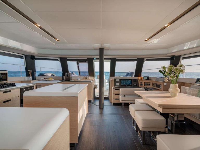 Fountaine Pajot CORE między profesjonalistami a osobami prywatnymi w Salerno