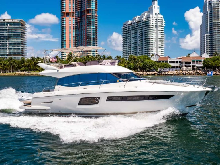 Wynajmij Luksusowy jacht z lub bez skippera Prestige Yachts w Miami