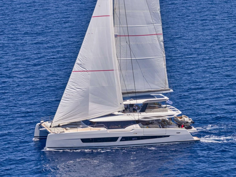 Fountaine Pajot SOL MADININA między profesjonalistami a osobami prywatnymi w Ateny