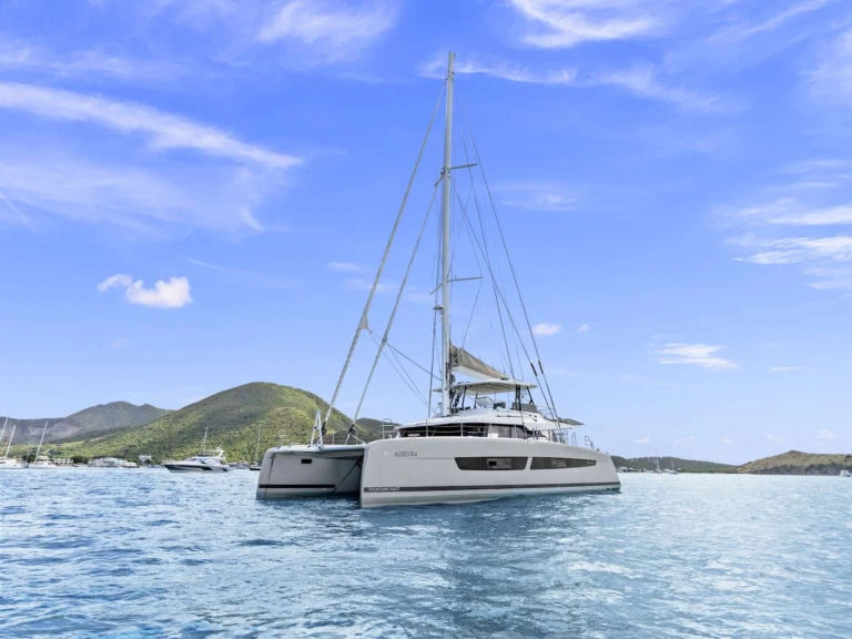 Wynajem Katamaran Fountaine Pajot z patentem 