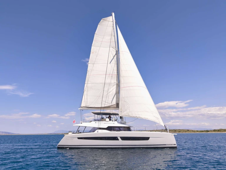 Wynajem Luksusowy jacht Fountaine Pajot z patentem 