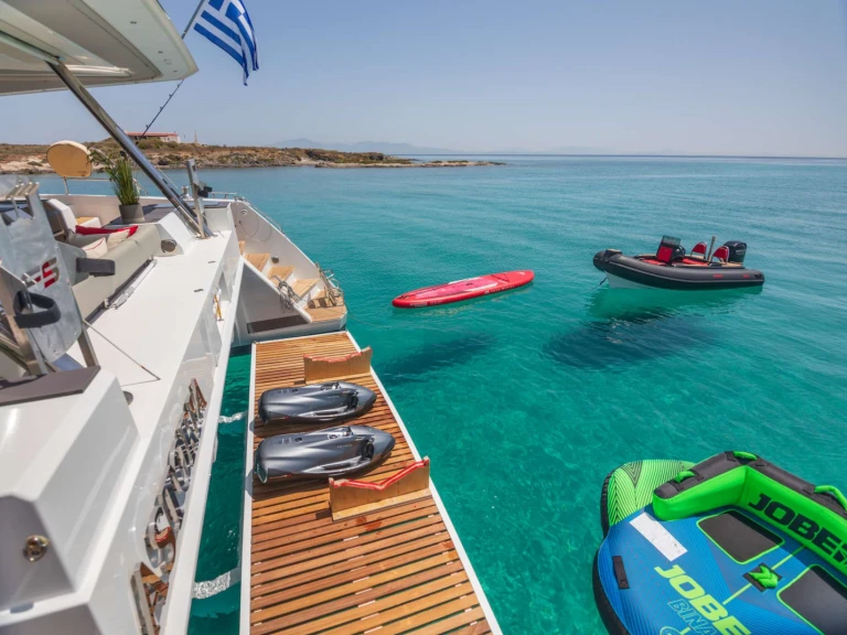 Fountaine Pajot ASTORIA między profesjonalistami a osobami prywatnymi w Piraeus