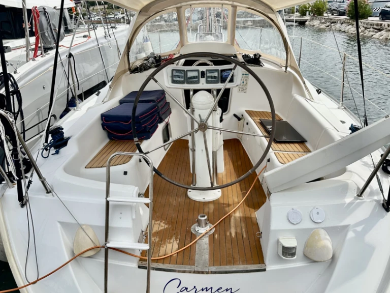 Jeanneau Sun Odyssey 32i między profesjonalistami a osobami prywatnymi w Pula