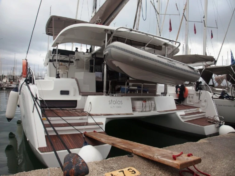 Lagoon Lagoon 42 między profesjonalistami a osobami prywatnymi w Skiathos