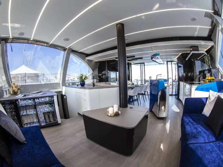 Wave Catamarans WAVE  między profesjonalistami a osobami prywatnymi w Portisco