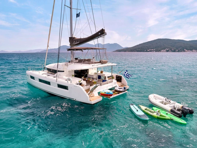 Wynajmij Luksusowy jacht z lub bez skippera Lagoon w Piraeus