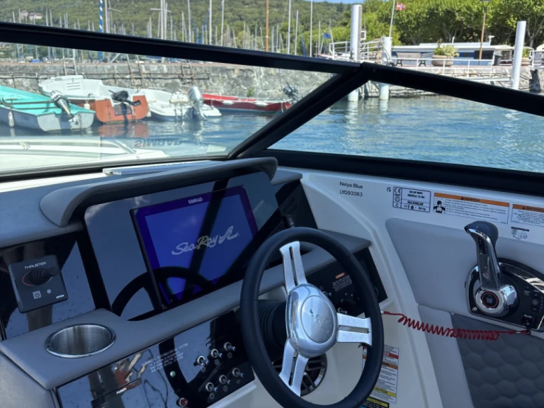 Wynajem Motorówka Sea Ray z patentem 